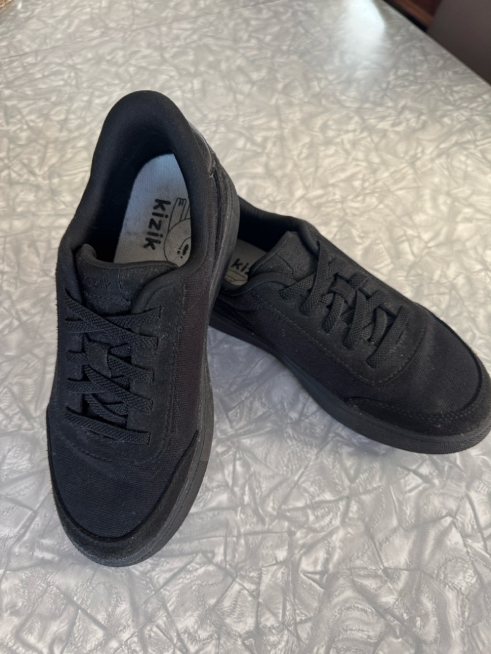 Kizik Kids Black Easy-On Lace-Up Sneakers